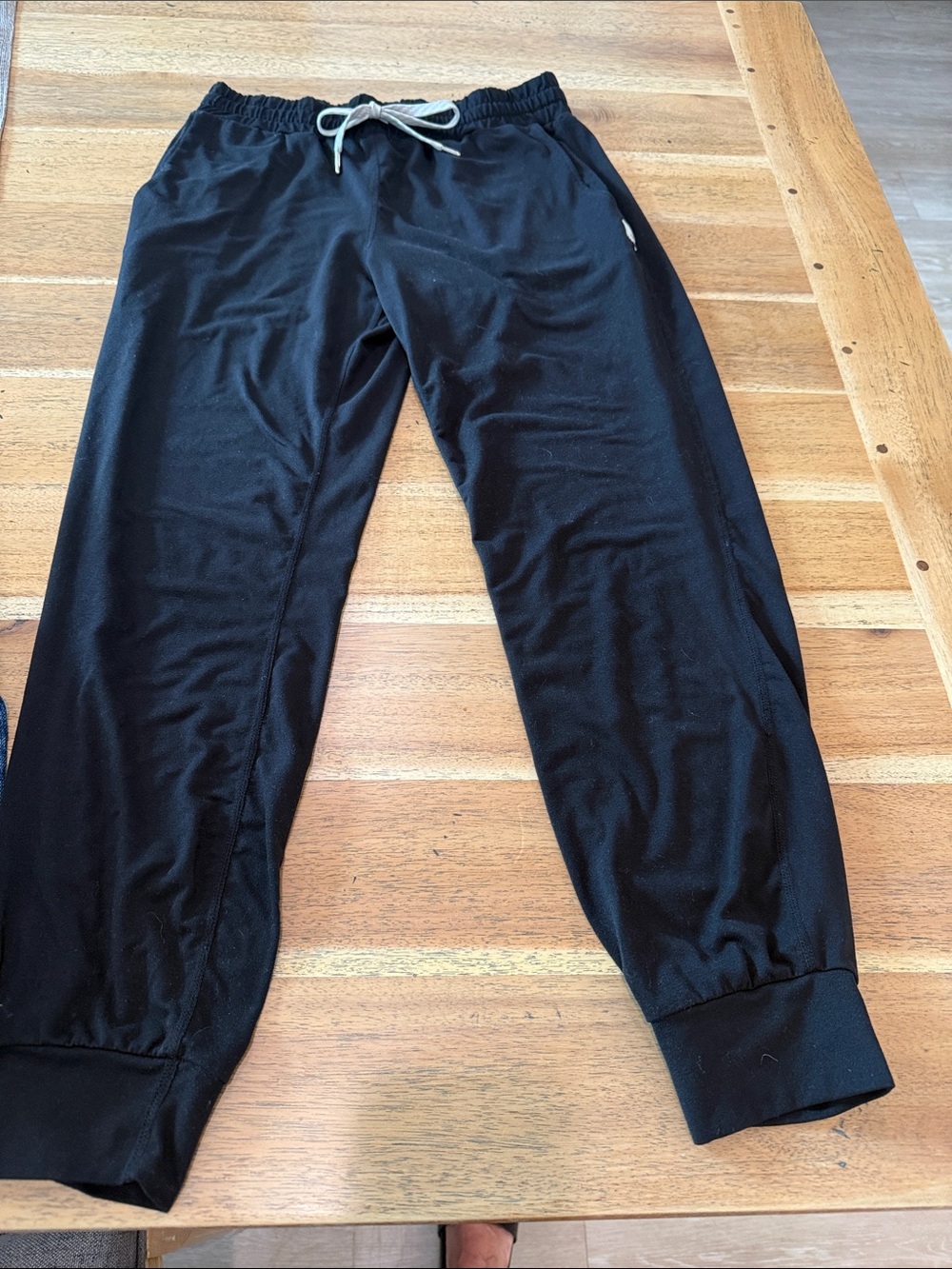 Vuori Black Jogger Leggings with Gray Drawstring - Picture 3 of 4